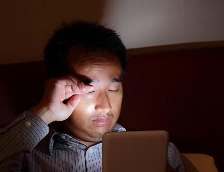 聽說戴眼鏡會讓近視加深、眼球變形？別再讓它背鍋了！
