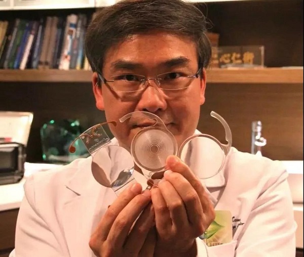 現代白內障手術可同時治療白內障+老花+散光！