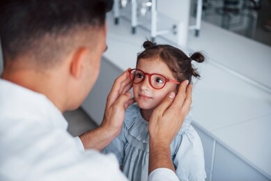 角膜塑形鏡會傷到眼睛嗎？